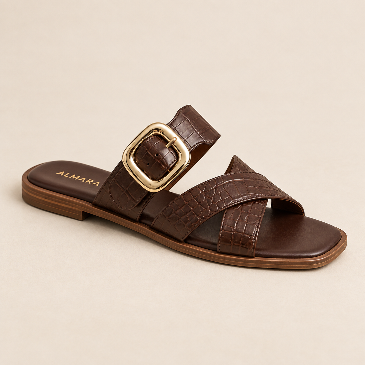 Sandalias planas Berenice con hebilla central dorada